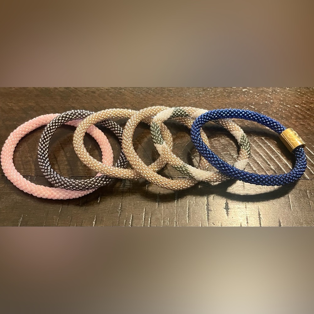 Sashka bracelet lot of 6 medium large